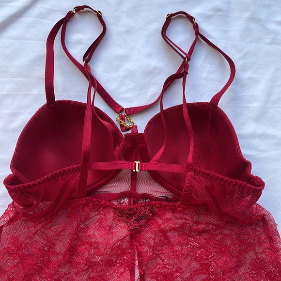 Victoria’s Secret Red Lace Long Teddy Front Slit 36C With Golden Chain Detail - Picture 10 of 11